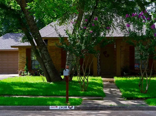 2030 Richmond Dr, Richmond, TX 77406