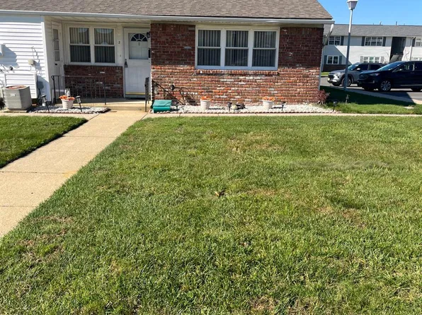 2 Galewood Dr, Matawan, NJ 07747