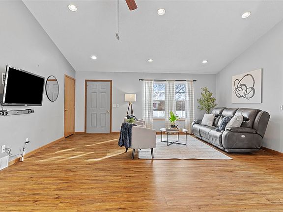 3rd image of 1513 6th Ave N