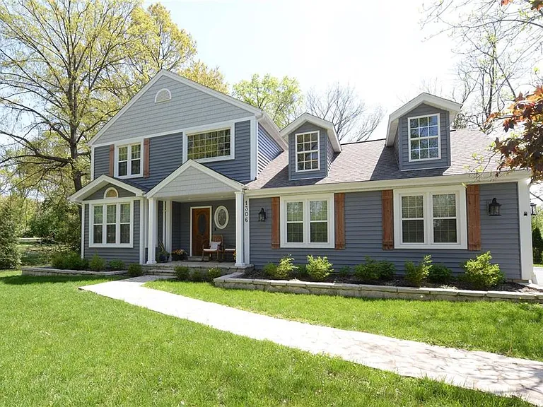 1306 S Geyer Rd — Photo 3