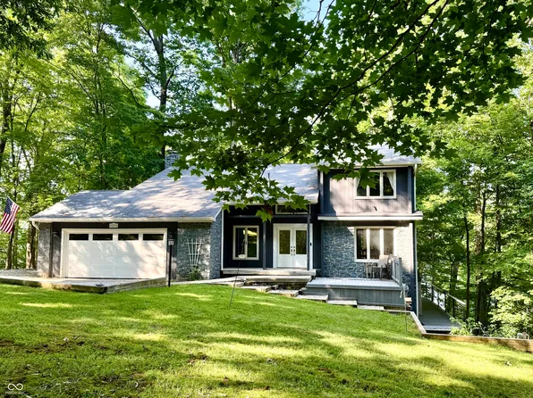 7899 S Timber Cliff Ln, Trafalgar, IN 46181