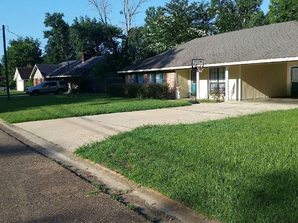 2nd image of 235 Roanoke Cir