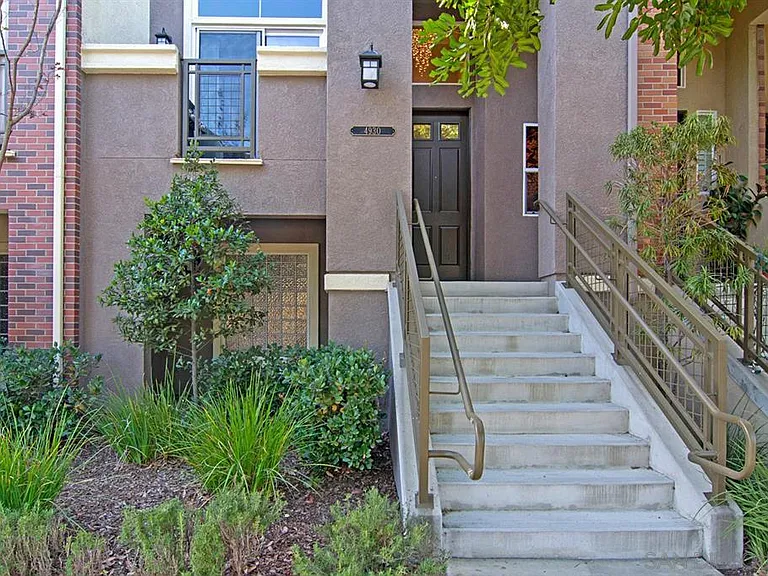 Paramount Dr — Photo 11