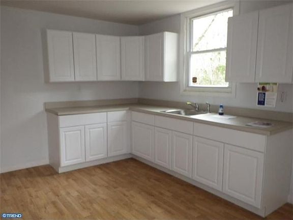 5th image of 38 E Coulter St
