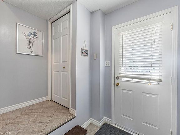 5th image of 33 Remple Ct