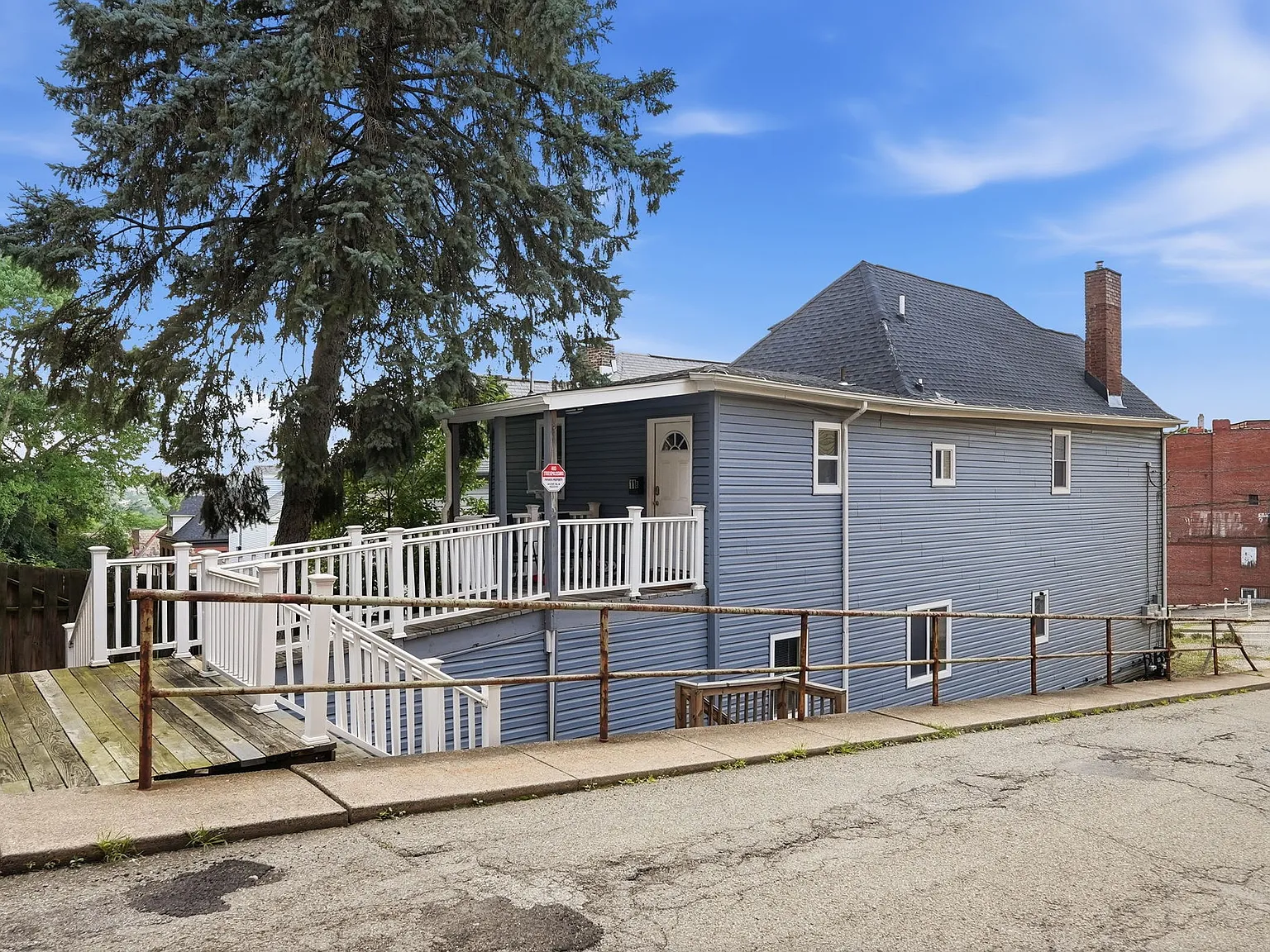 2 bed, $1,300 — Photo 4