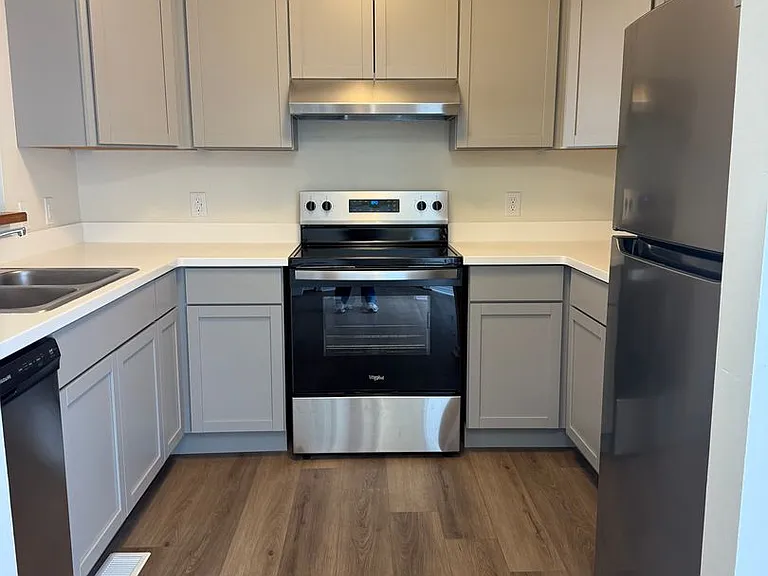 1441 W Allen St — Photo 10
