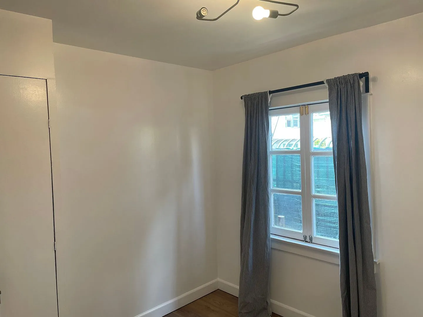 2801 - 2805 South Budlong Apartments — Photo 4