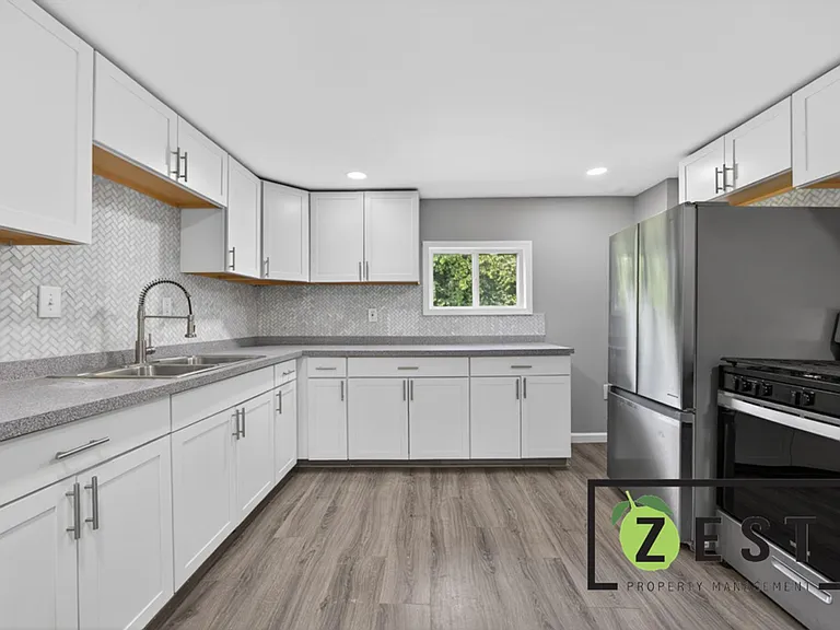 11726 Deering St — Photo 3
