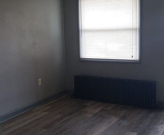 5th image of 1029 W Washington St APT 5