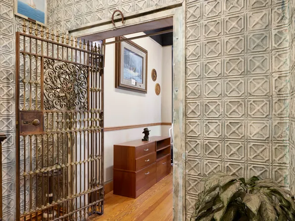 205 West Houston Street image 8 of 9