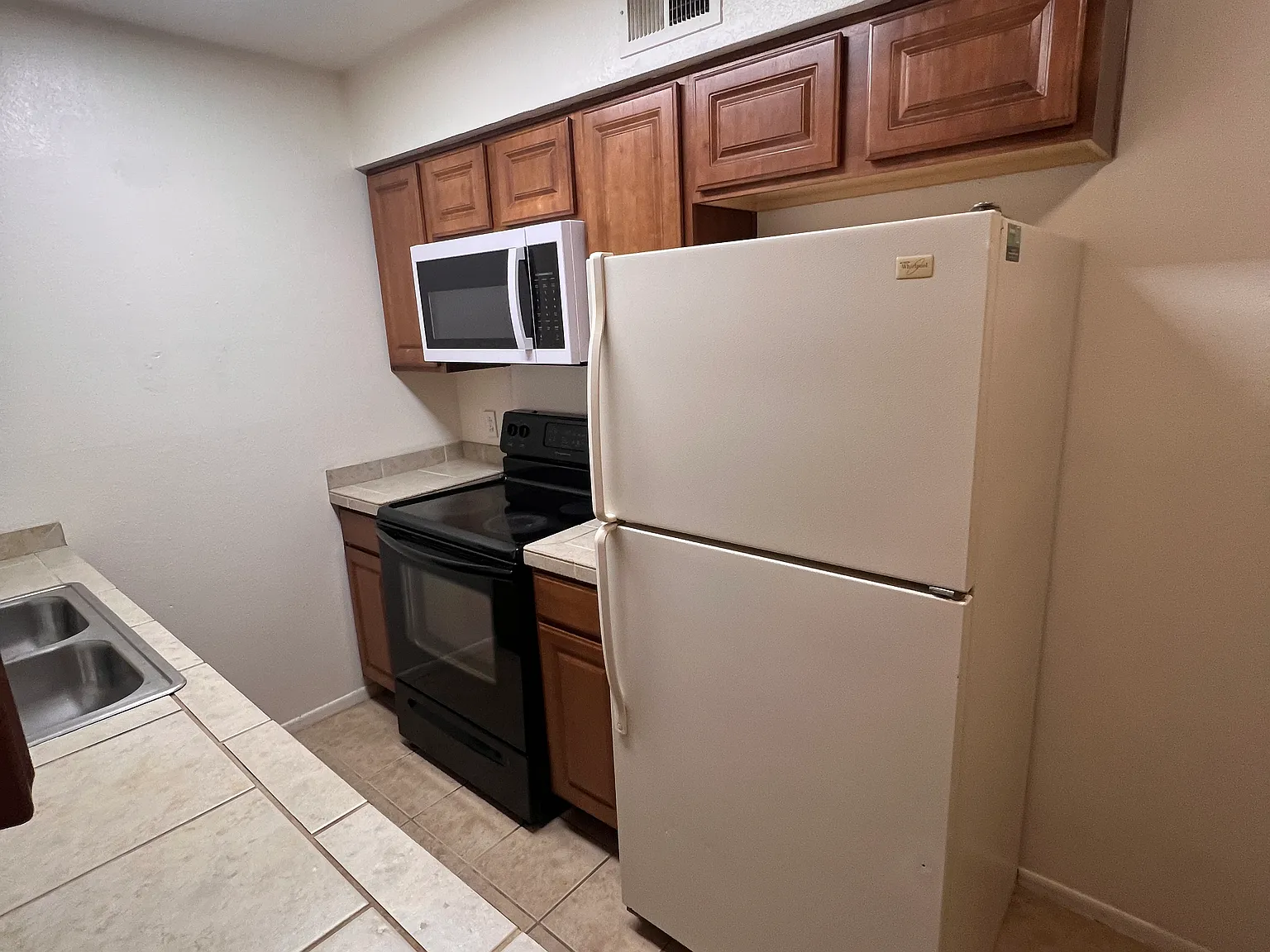 2 bed, 650 sqft, $900 — Photo 3