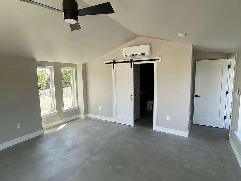 5539 S Curtice St #B — Photo 5
