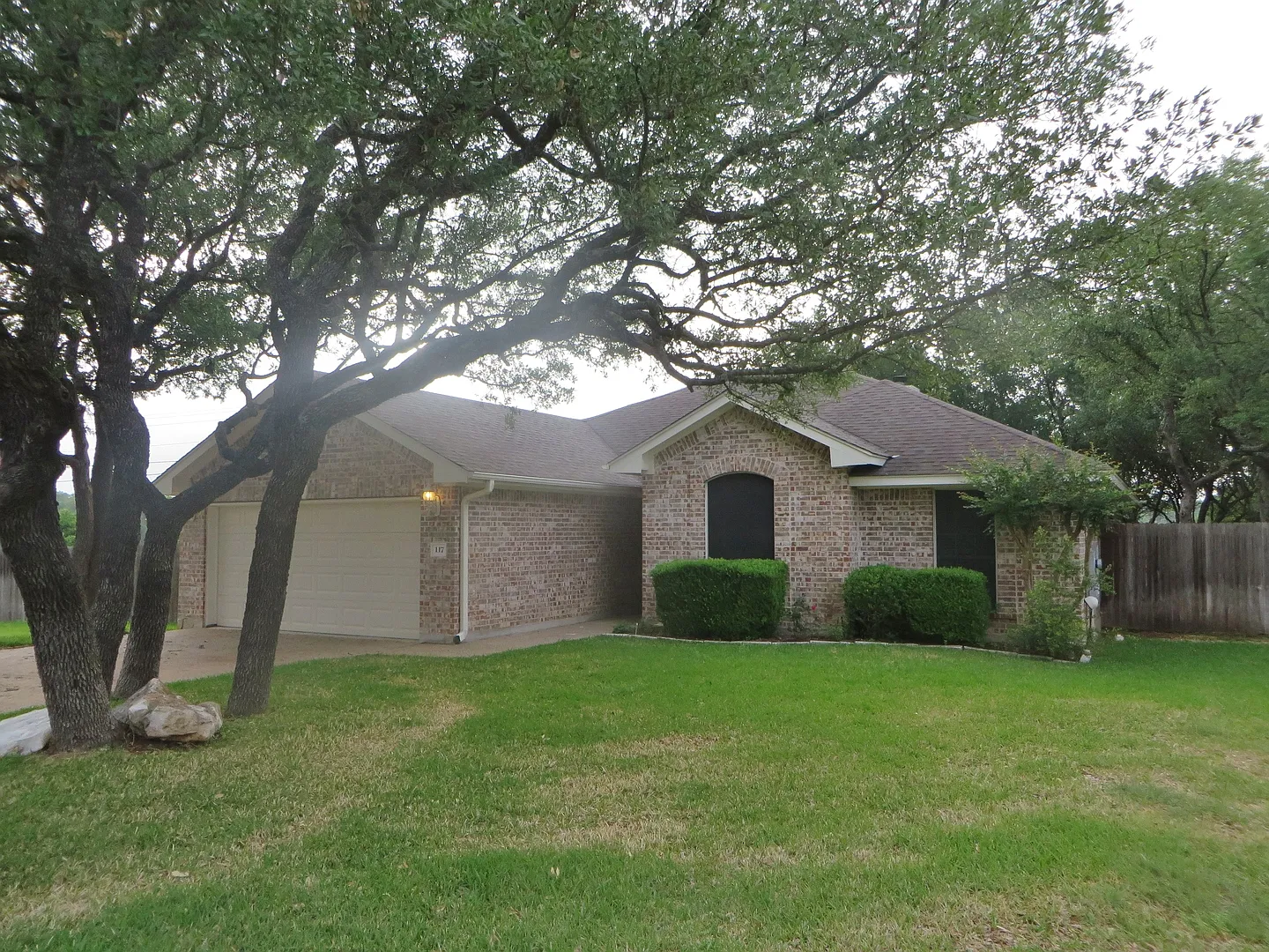 3 Bedroom 2 Bathroom Georgetown Home — Photo 1