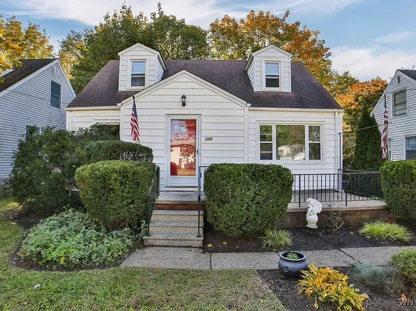 225 Tuscarora St, Lewiston, NY 14092