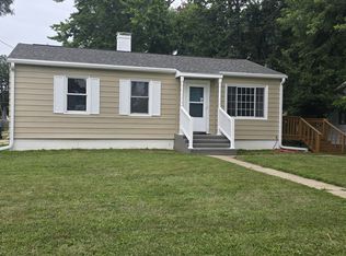 910 W 11th St, Sterling, IL 61081