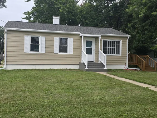 910 W 11th St, Sterling, IL 61081