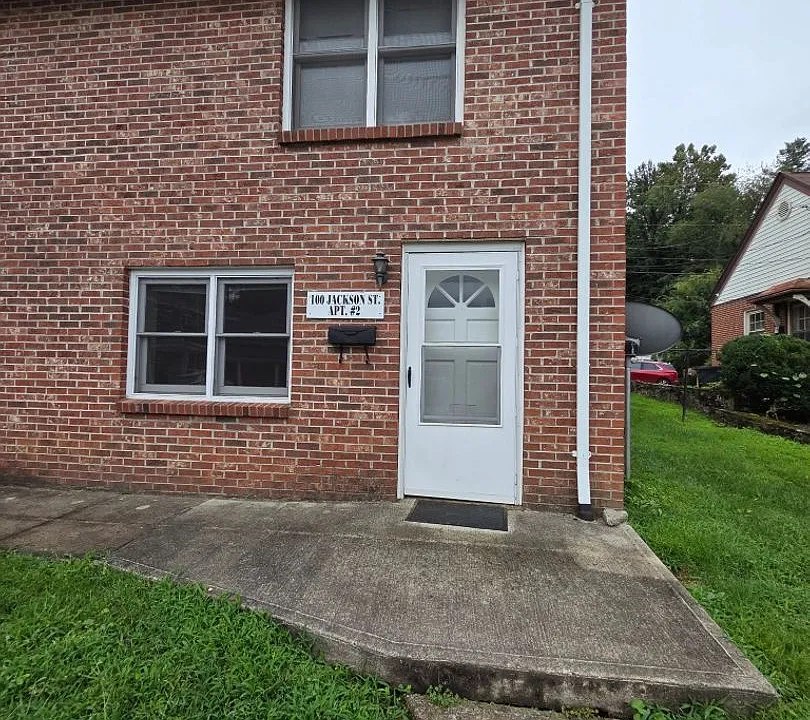 100 Jackson St #2