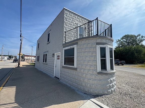 3rd image of 225 S Main St
