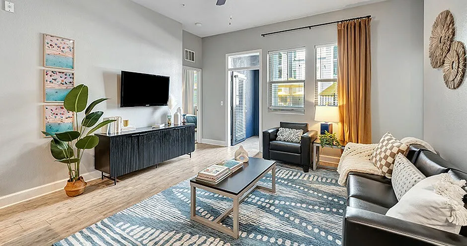 Iconic on Alvarado - Lease by the Bed — Photo 3
