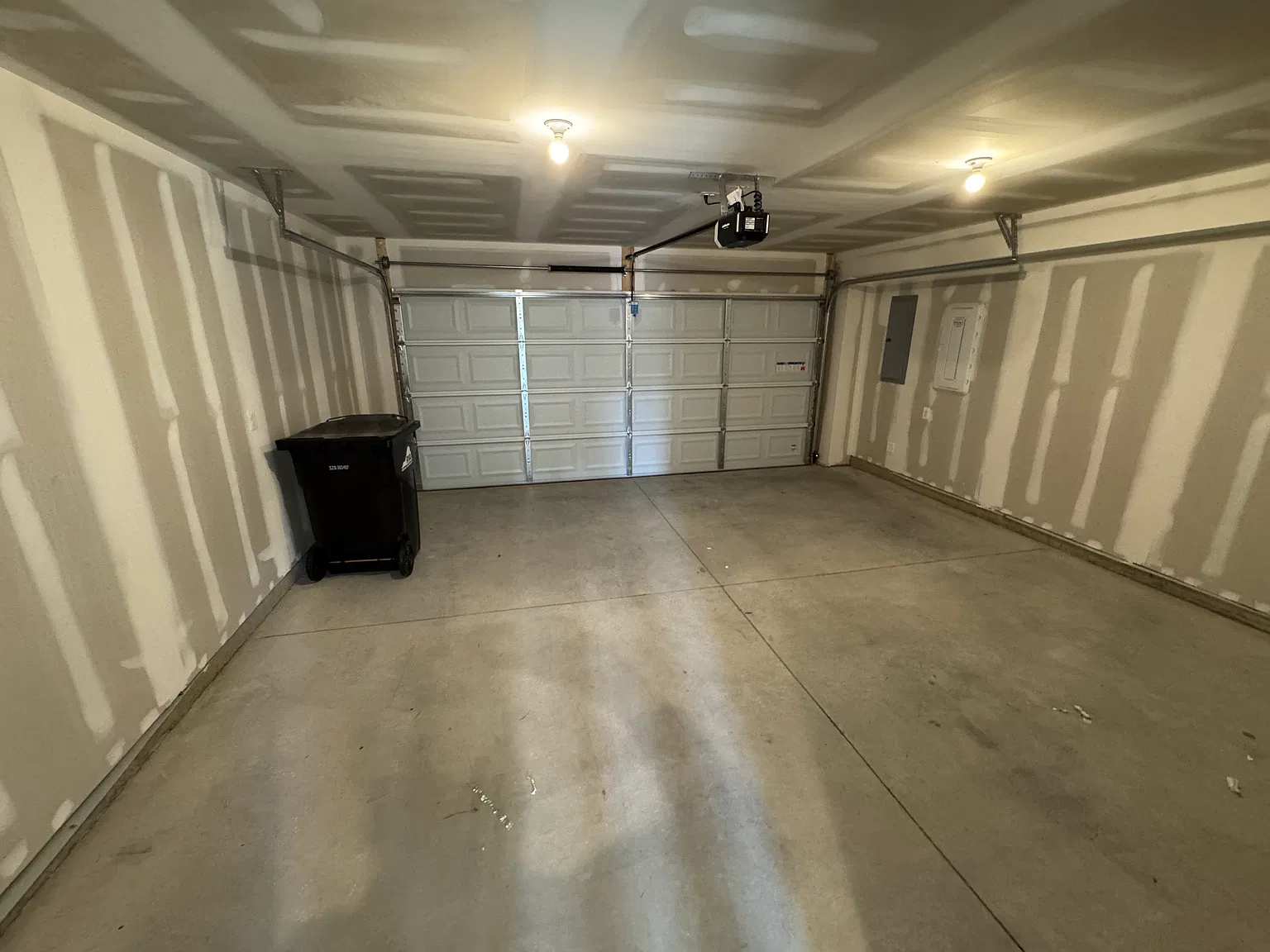 3 bed, 1943 sqft, $2,450 — Photo 4