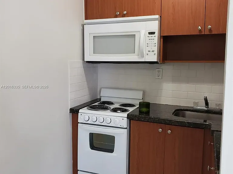 554 NE 68th St #4 — Photo 2