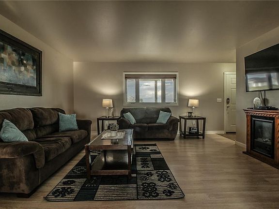 5th image of 214 Homewood Park Dr
