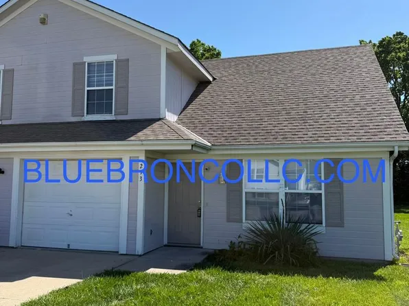 213 N Crest Dr, Raymore, MO 64083