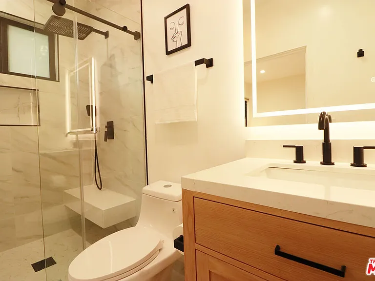9040 Phyllis Ave #D — Photo 10