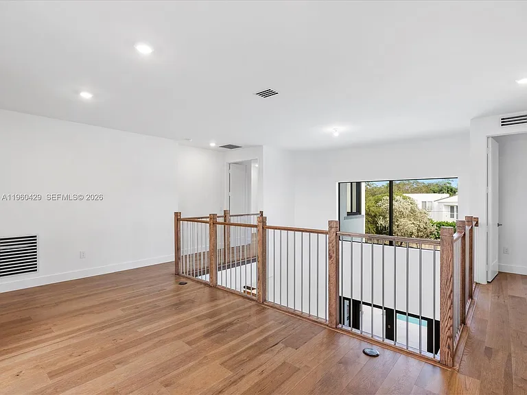 19701 NE 16th Pl — Photo 46