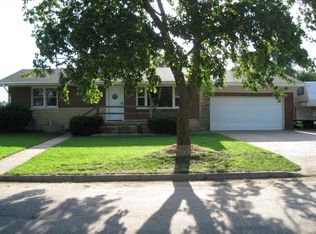 327 S Maple St, Pretty Prairie, KS 67570