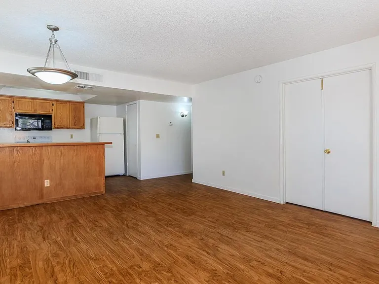 Rio Cancion Apartments — Photo 36