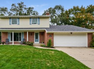 1707 Timberlane Ln NE, Grand Rapids, MI