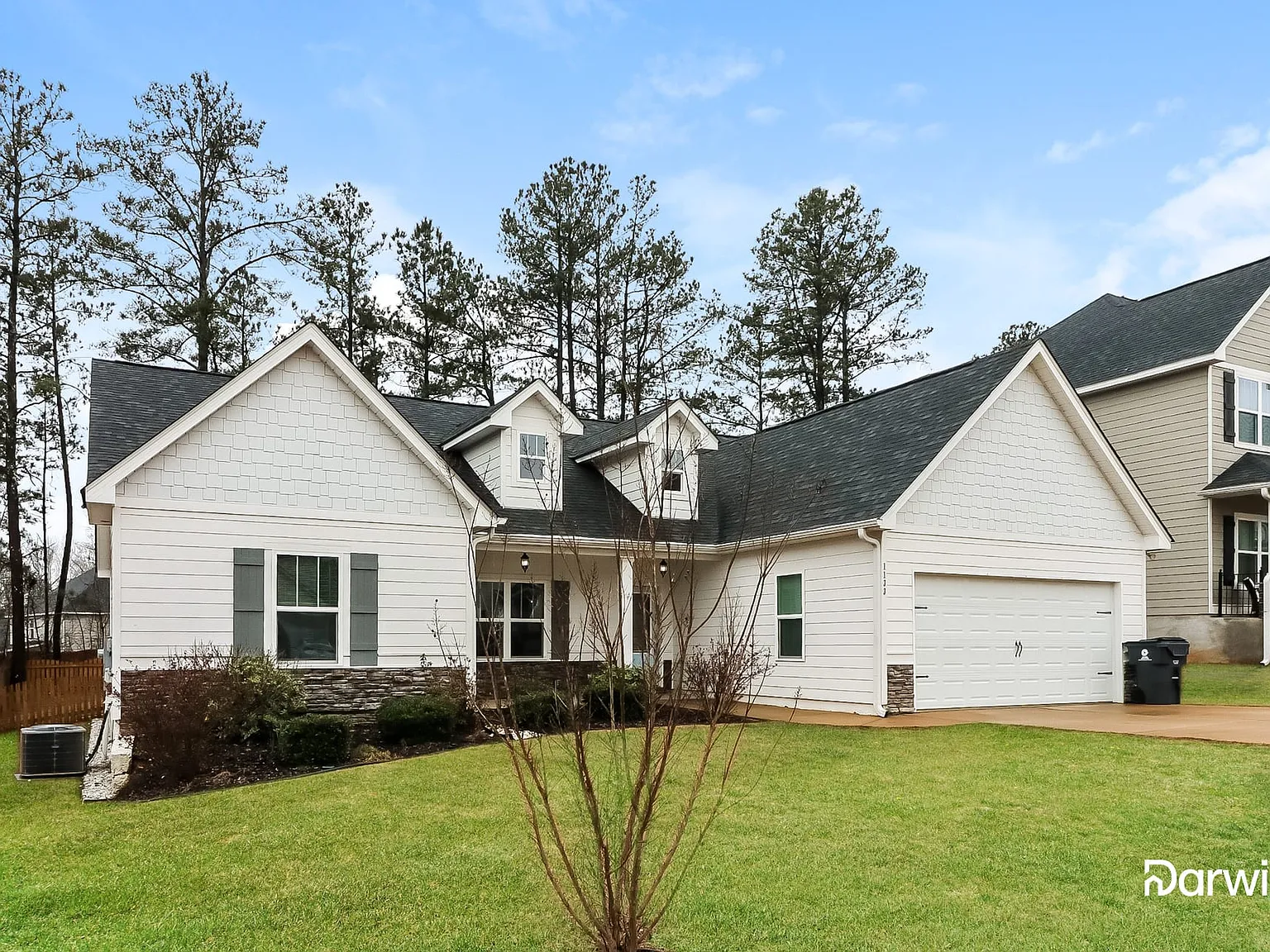 4 bed, 2.0 bath, 1926 sqft, $2,025 — Photo 2
