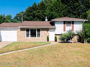 2113 Bolley Dr, Lansing, MI 48912