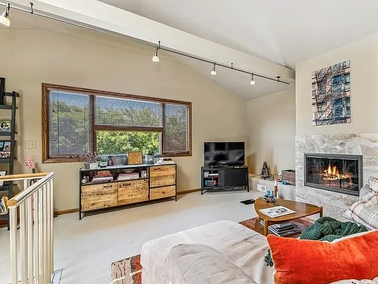 2837 N Southport Ave #3 — Photo 6