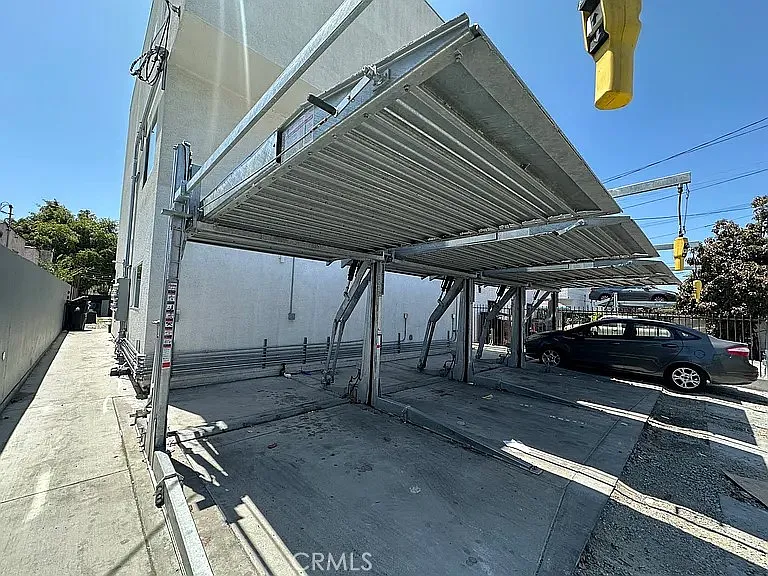 1877 W 20th St #1885-1/2 — Photo 26