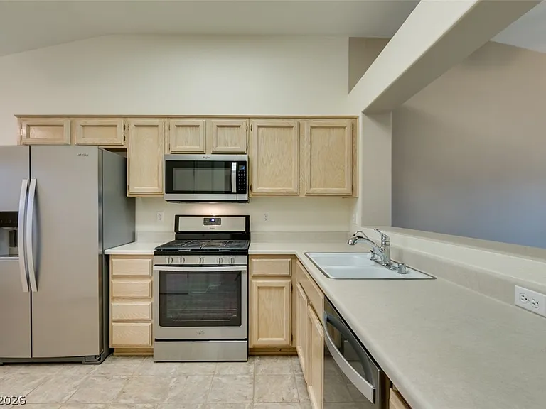 2001 Joy View Ln #2001 — Photo 8