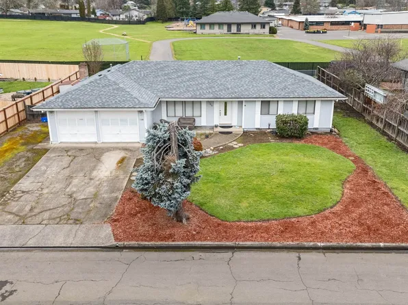 1766 NW Beaumont Ave, Roseburg, OR 97471