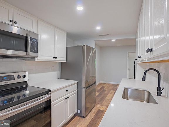 3rd image of 110 Oak Dr