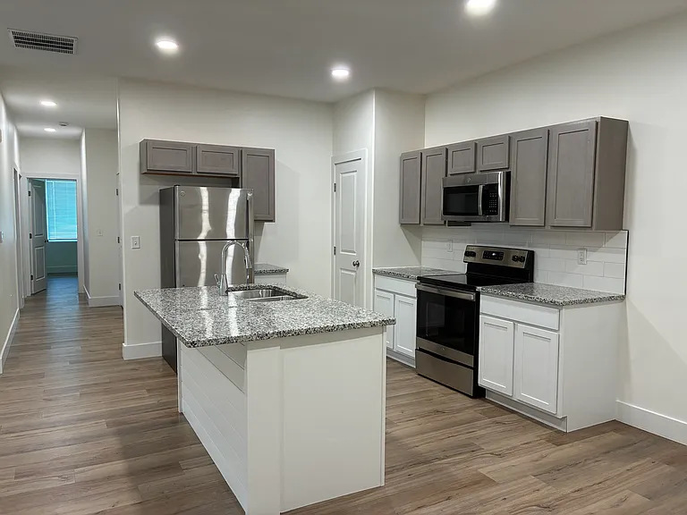 5777 E Bristol St — Photo 2