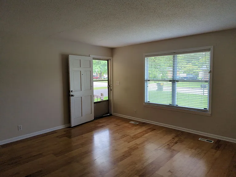 7266 Valley Ln — Photo 13