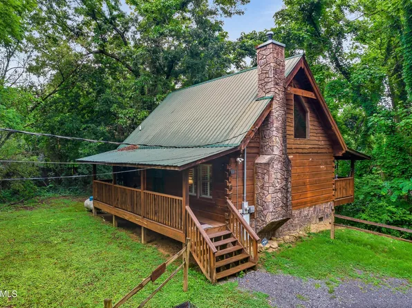 927 Hideaway Hills Cir, Sevierville, TN 37862