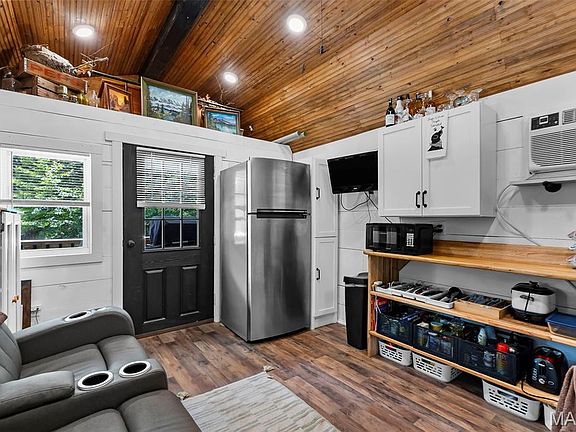 5th image of 4127 Oakwood Rd