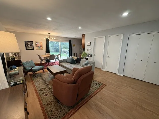 33 Charleston Ave — Photo 5