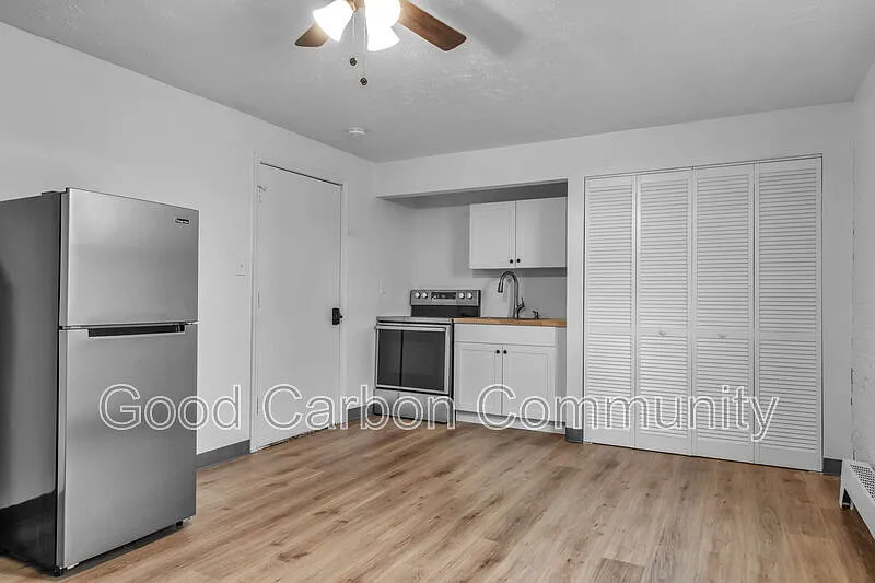 Studio, 1.0 bath, 300 sqft, $815 — Photo 1
