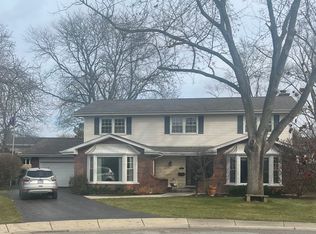 1051 Rolling Pass, Glenview, IL 60025