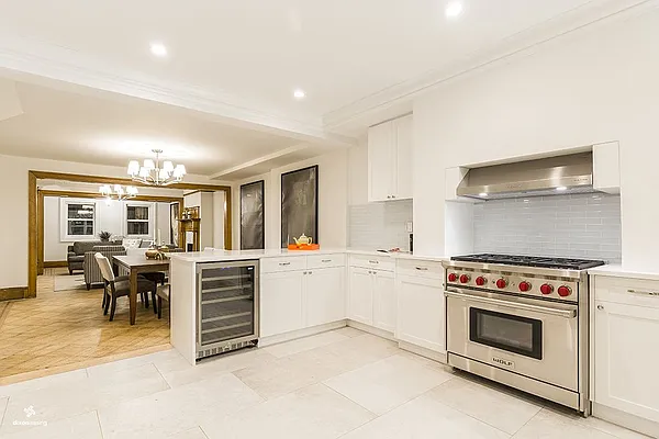 Rented by Dixon Advisory USA Inc. | media 34