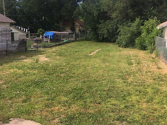 4th image of 720 E Sherman Ave