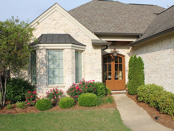 2nd image of 804 Yorkshire Ct